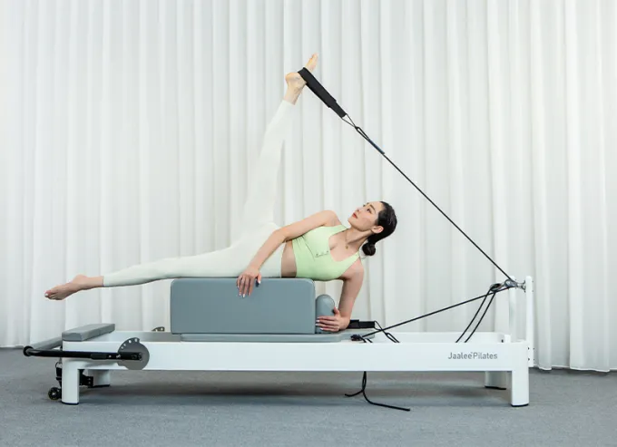 Light Luxury (Round Head) White Reformer